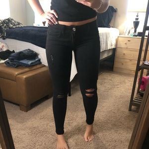 American Eagle Black distressed jeggings